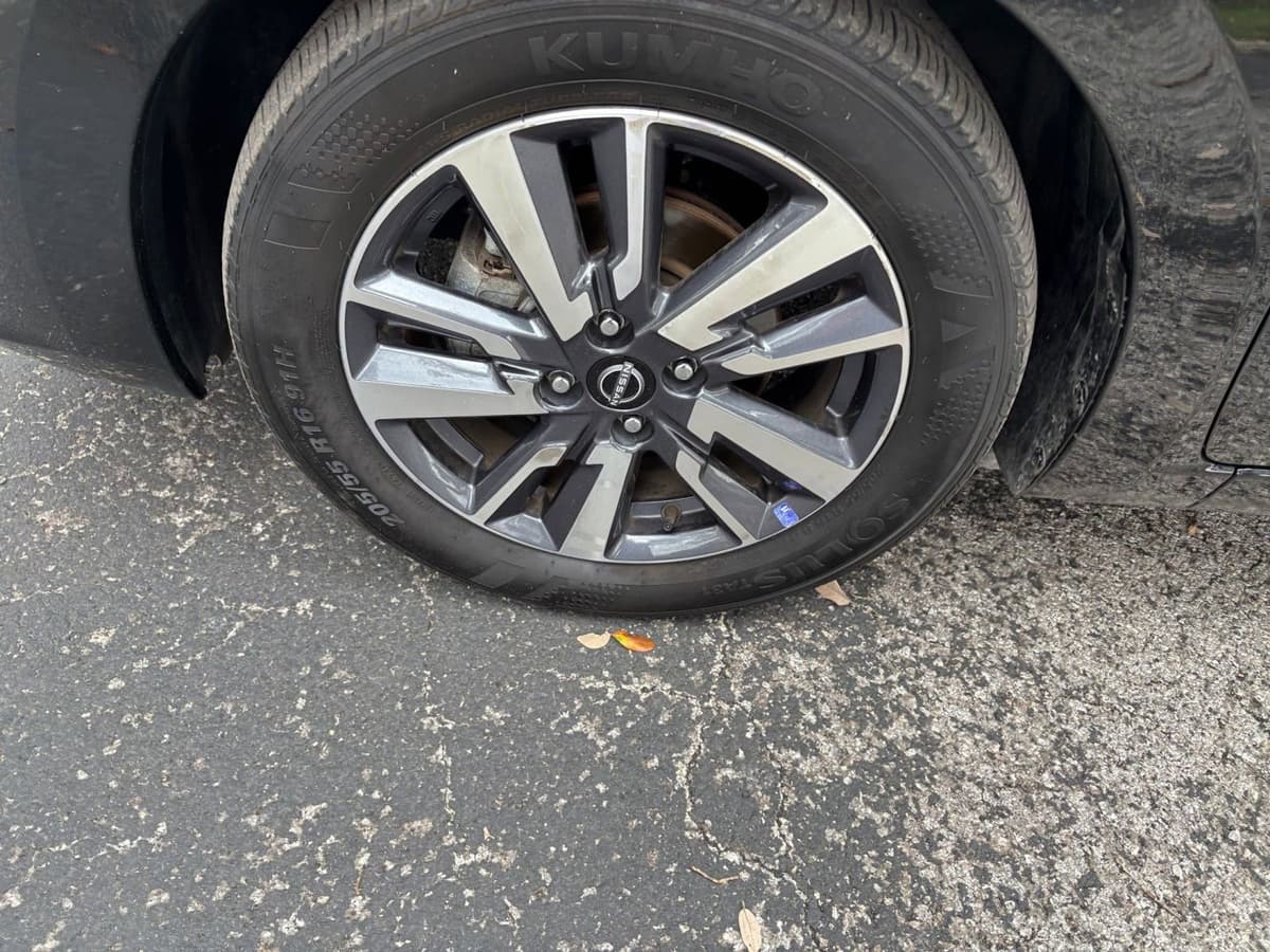 2025 Nissan Versa - Image 25