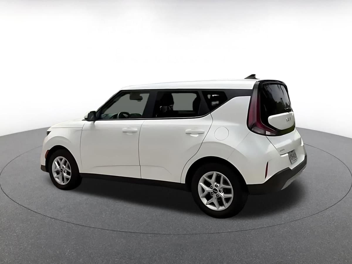 2025 Kia Soul - Image 10