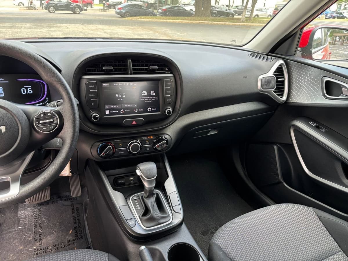 2025 Kia Soul - Image 30