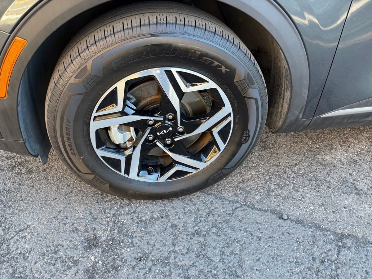 2025 Kia Sportage - Image 25