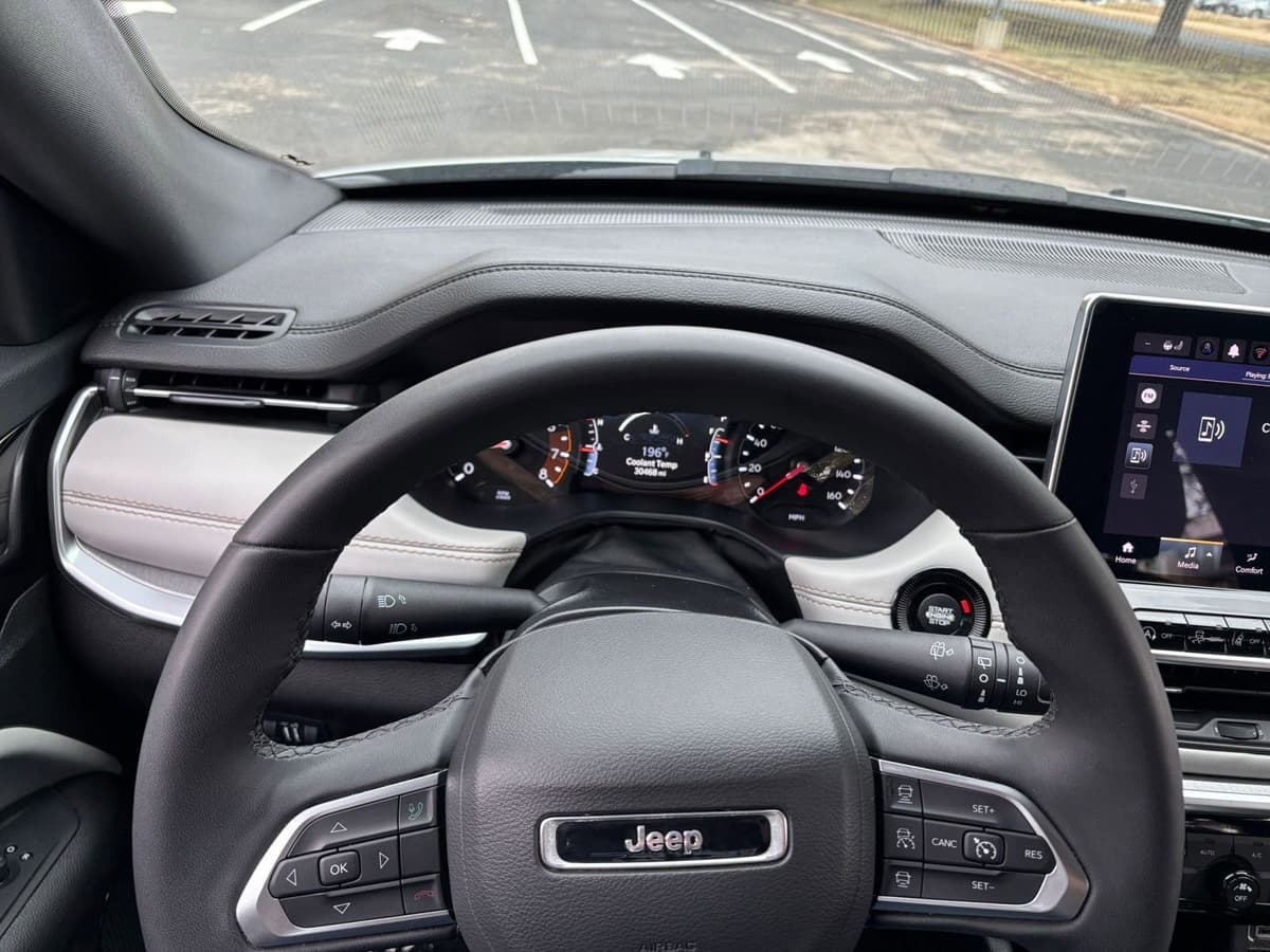 2025 Jeep Compass - Image 29
