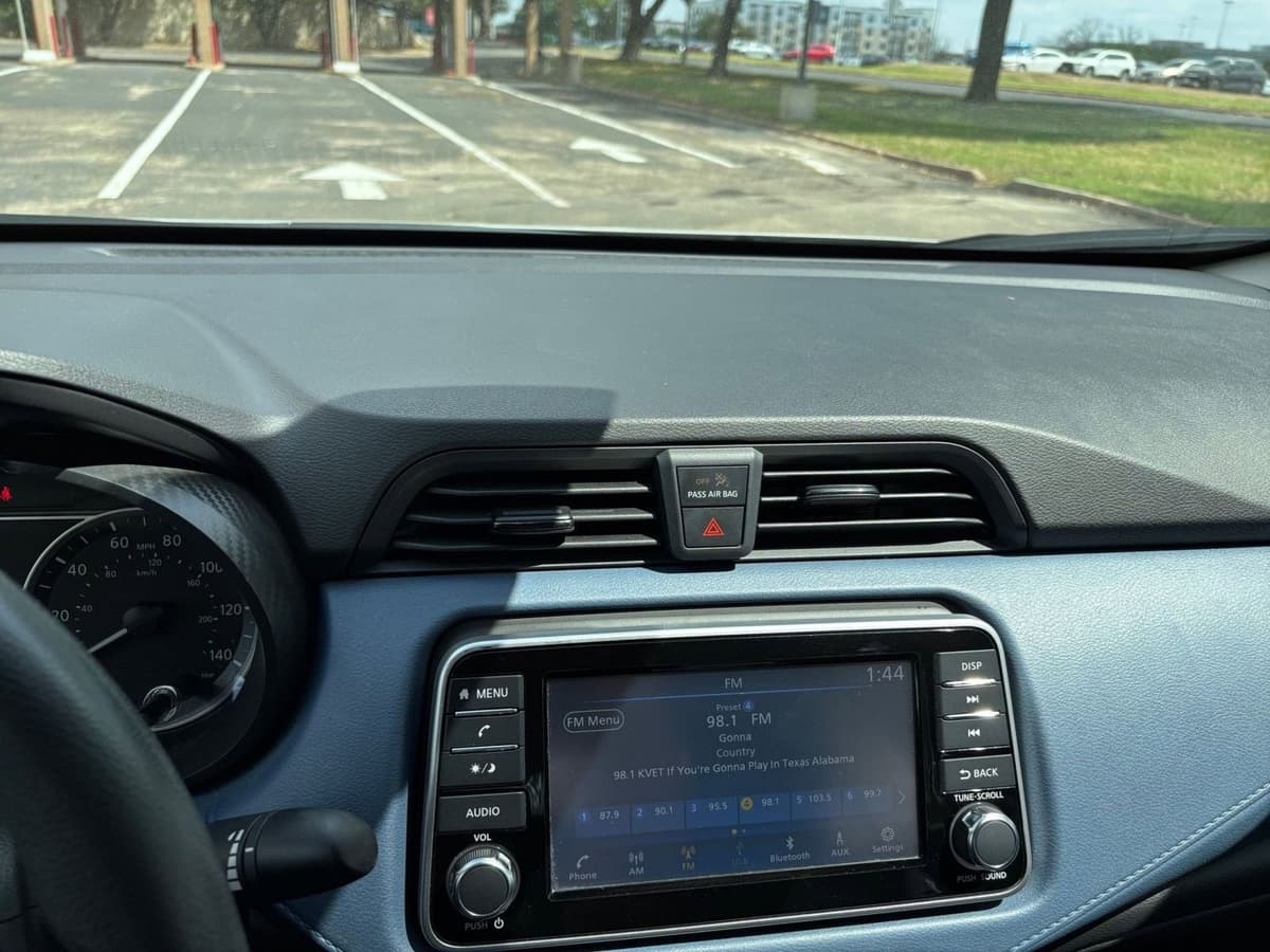 2025 Nissan Versa - Image 17