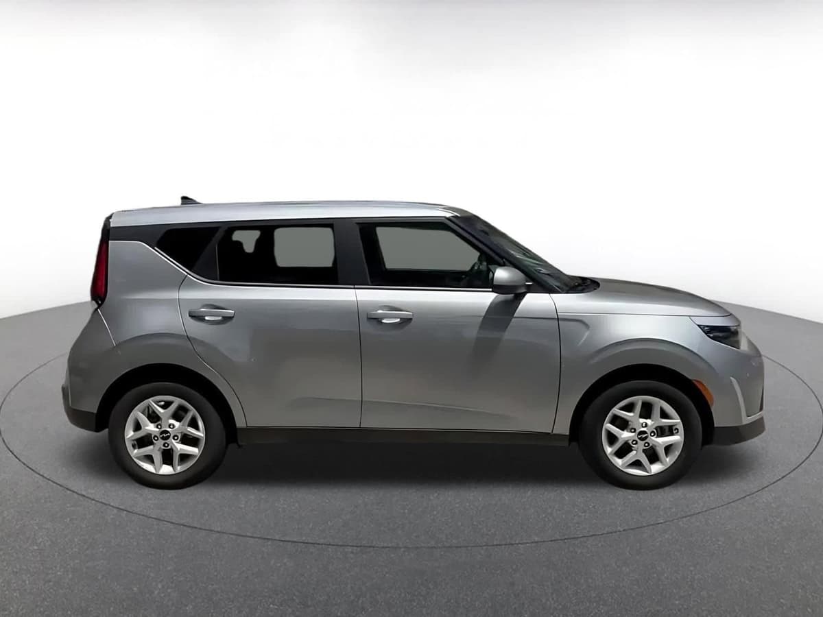 2025 Kia Soul - Image 16