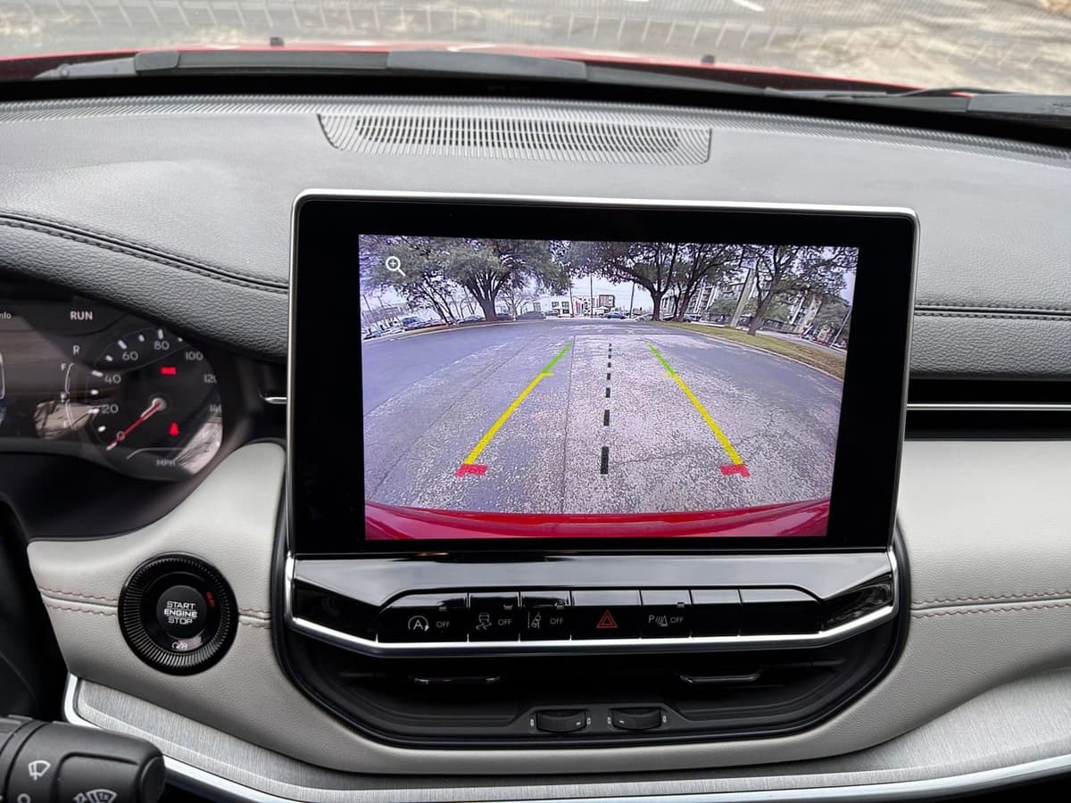 2025 Jeep Compass - Image 17