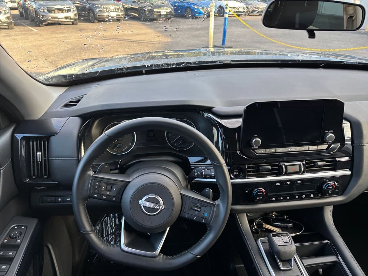 2025 Nissan Pathfinder - Image 29