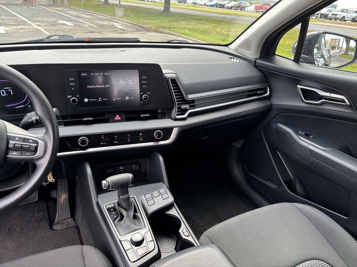 2025 Kia Sportage - Image 32