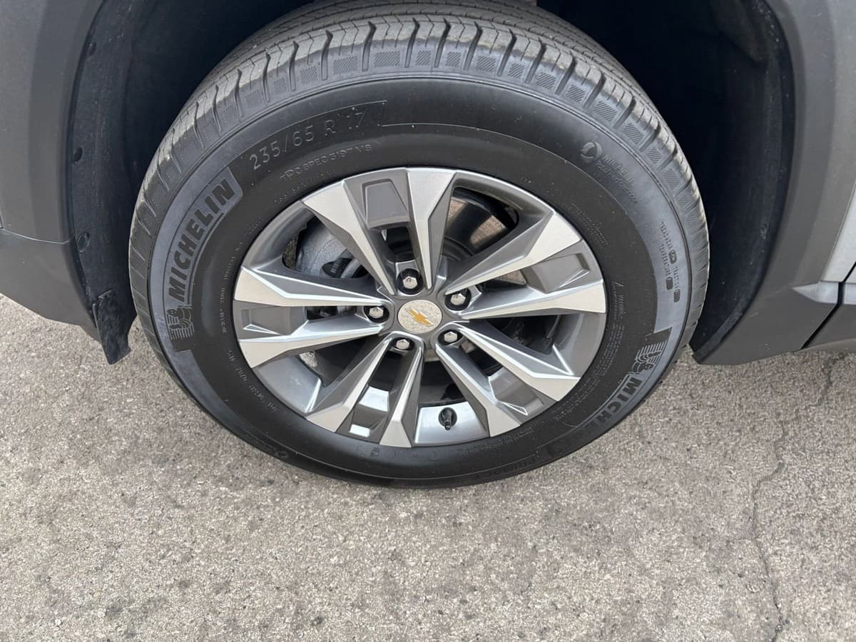 2025 Chevrolet Equinox - Image 25