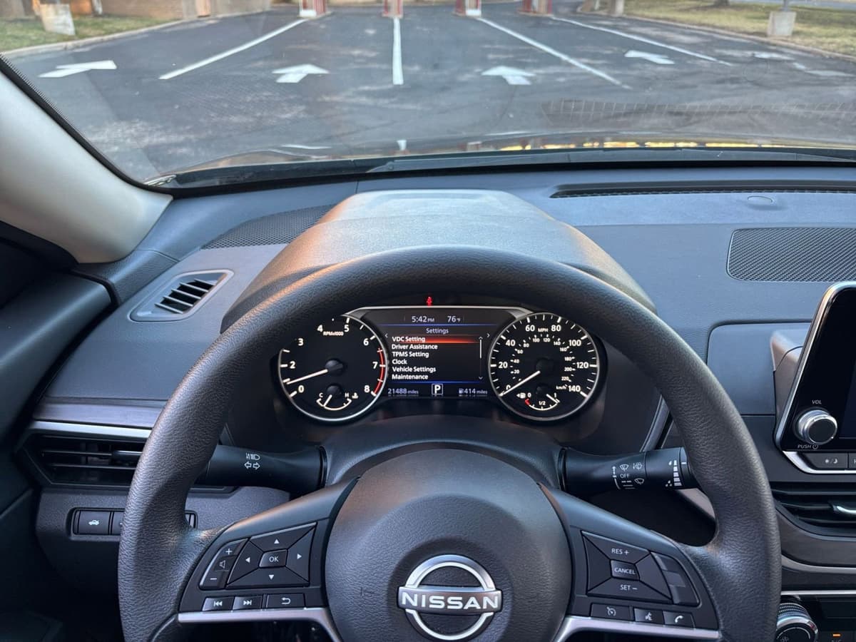 2025 Nissan Altima - Image 29