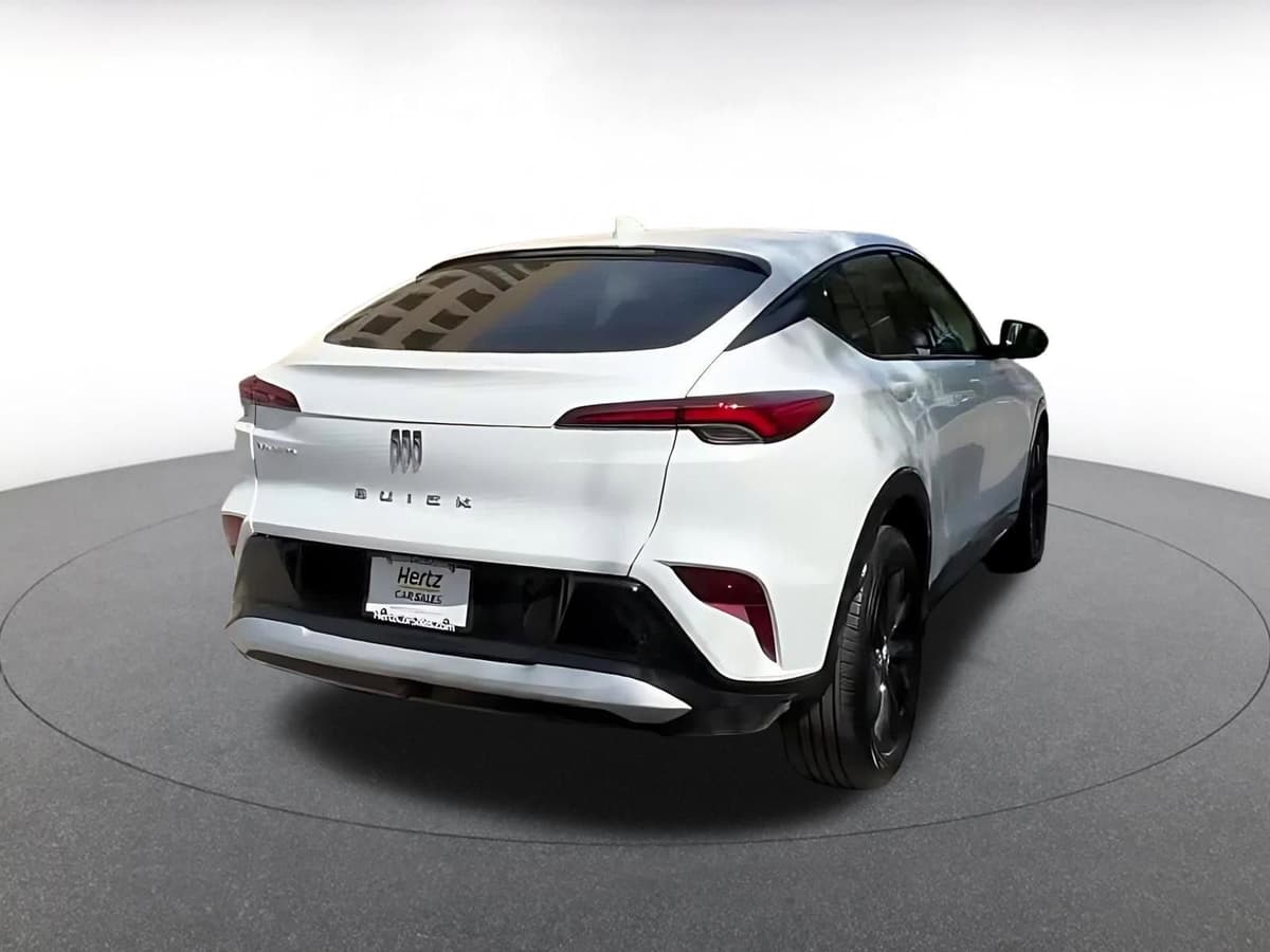 2025 Buick Envista - Image 13