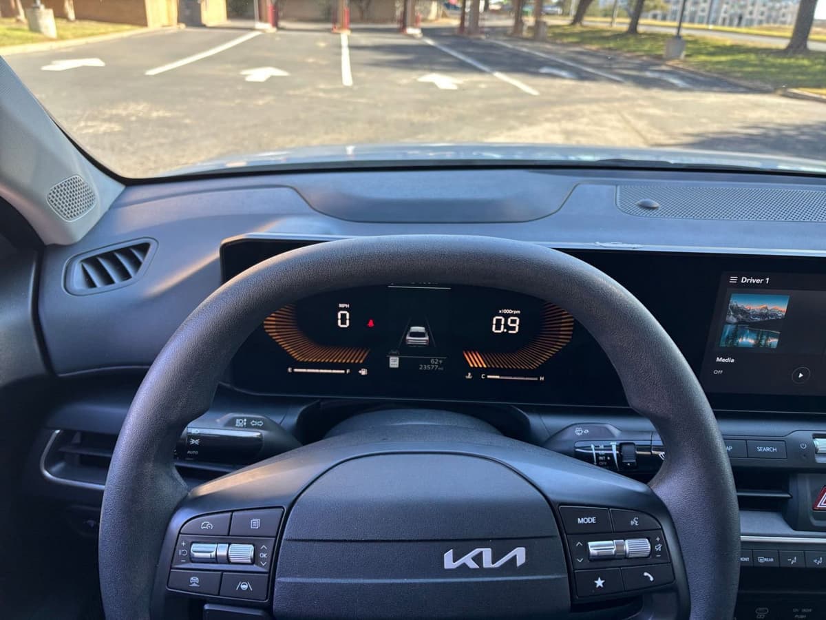 2025 Kia K4 - Image 28