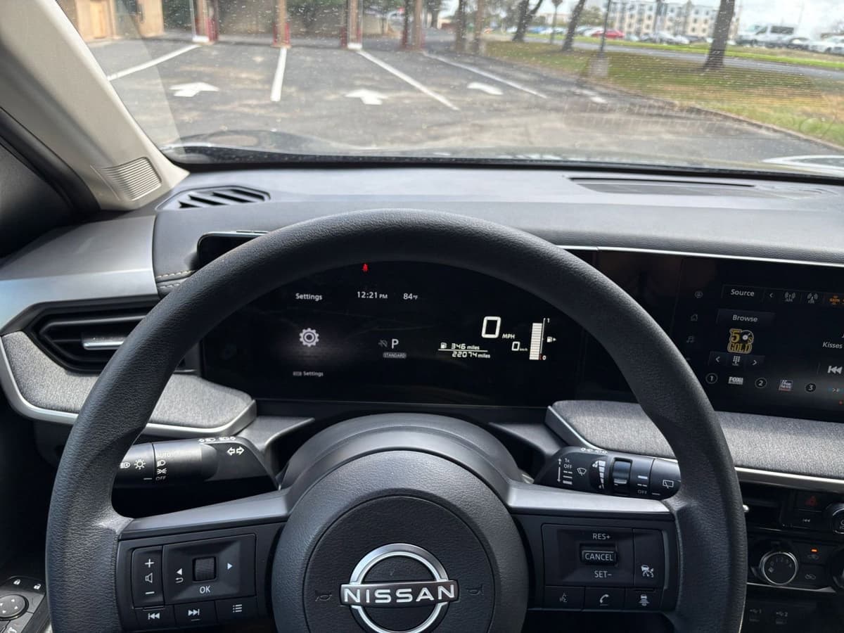 2025 Nissan Kicks - Image 29