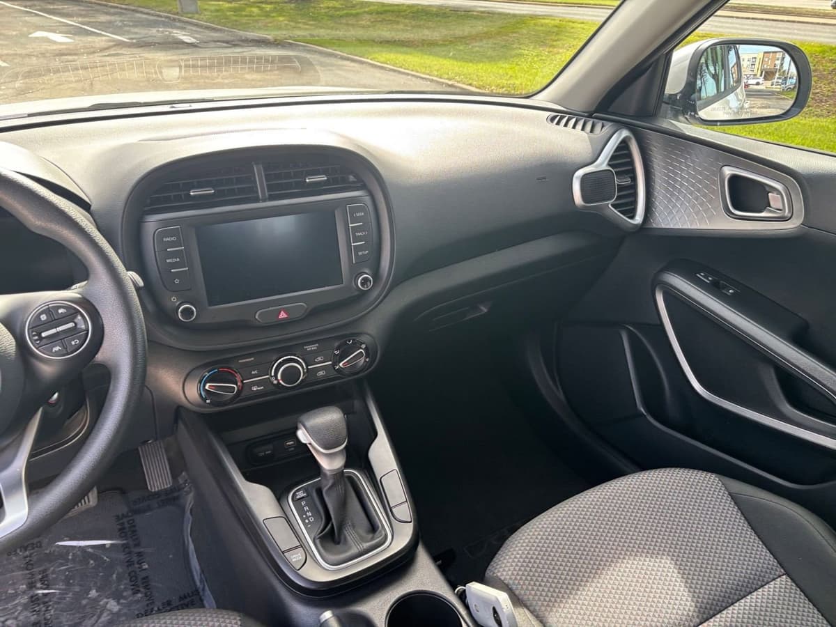 2025 Kia Soul - Image 30