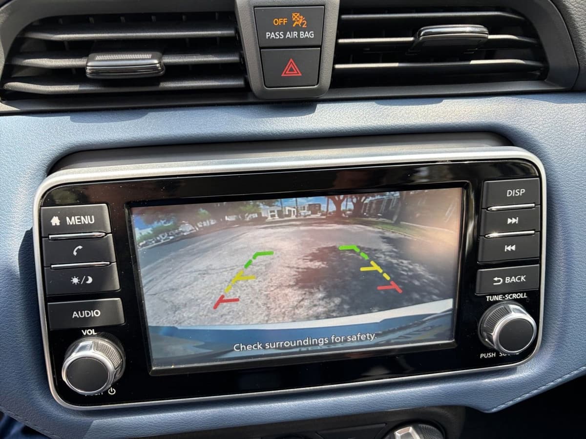 2025 Nissan Versa - Image 21