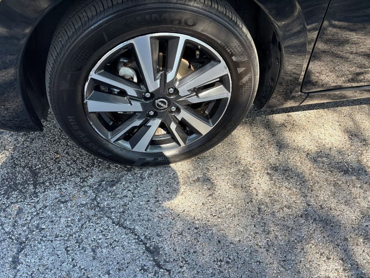 2025 Nissan Versa - Image 25