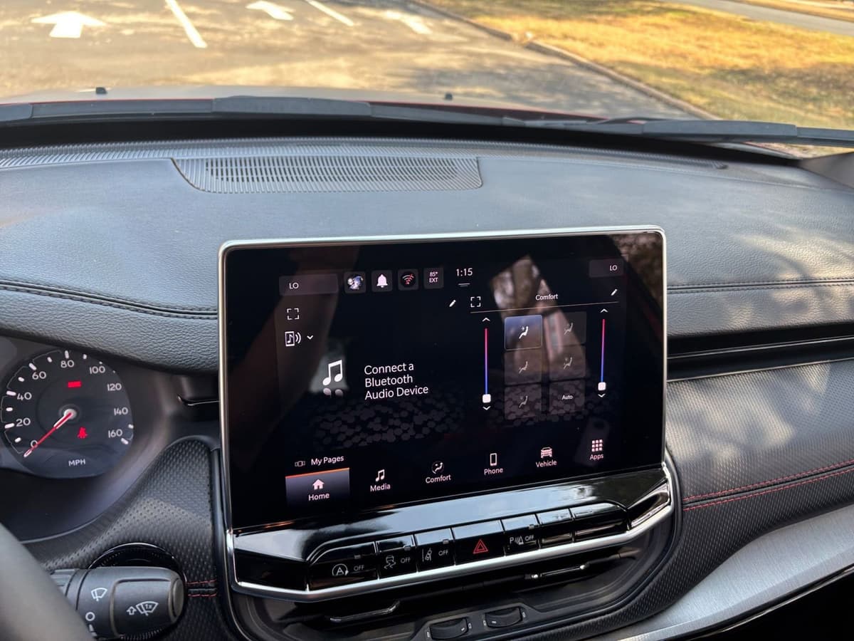 2025 Jeep Compass - Image 17