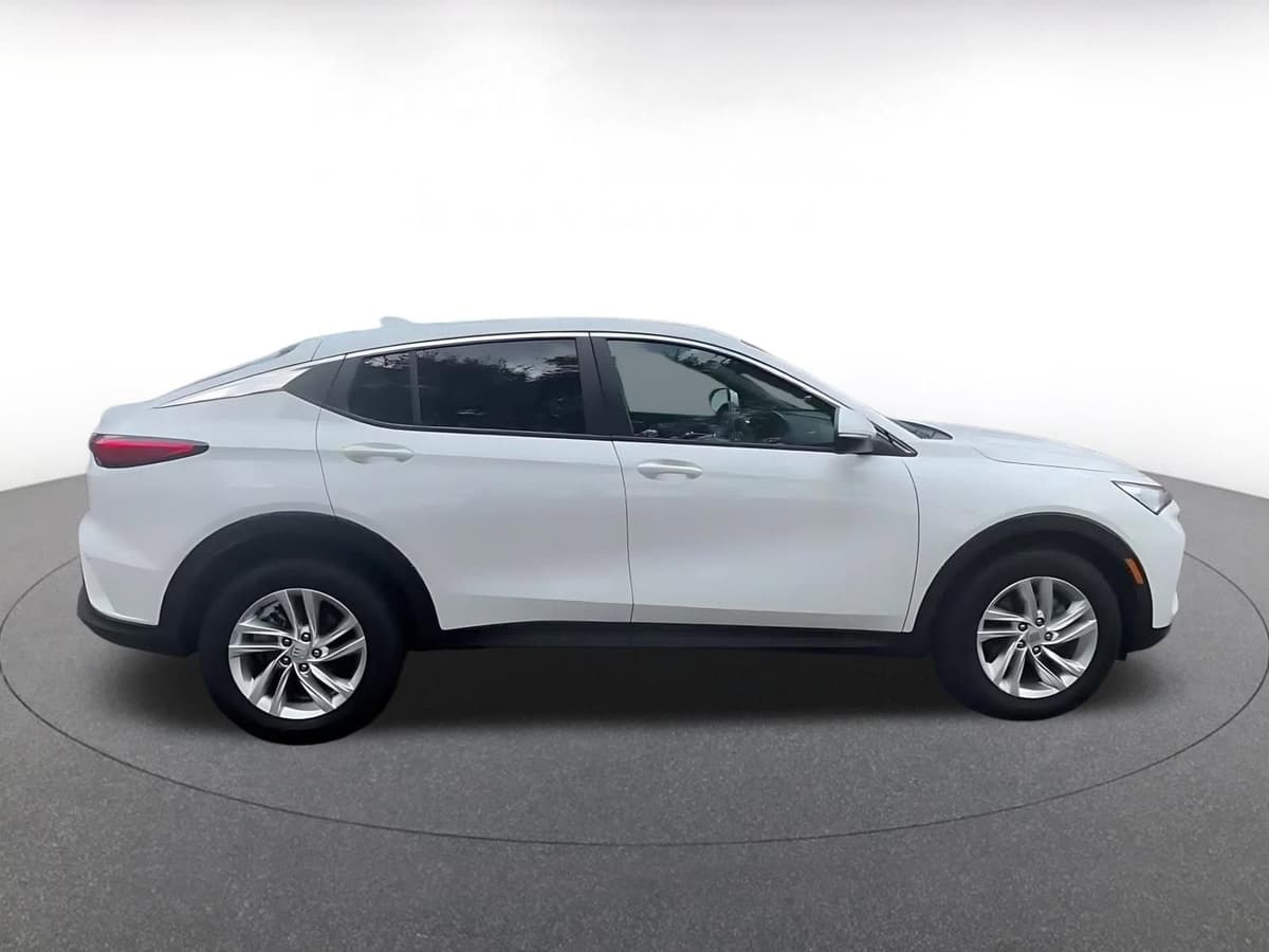 2025 Buick Envista - Image 16