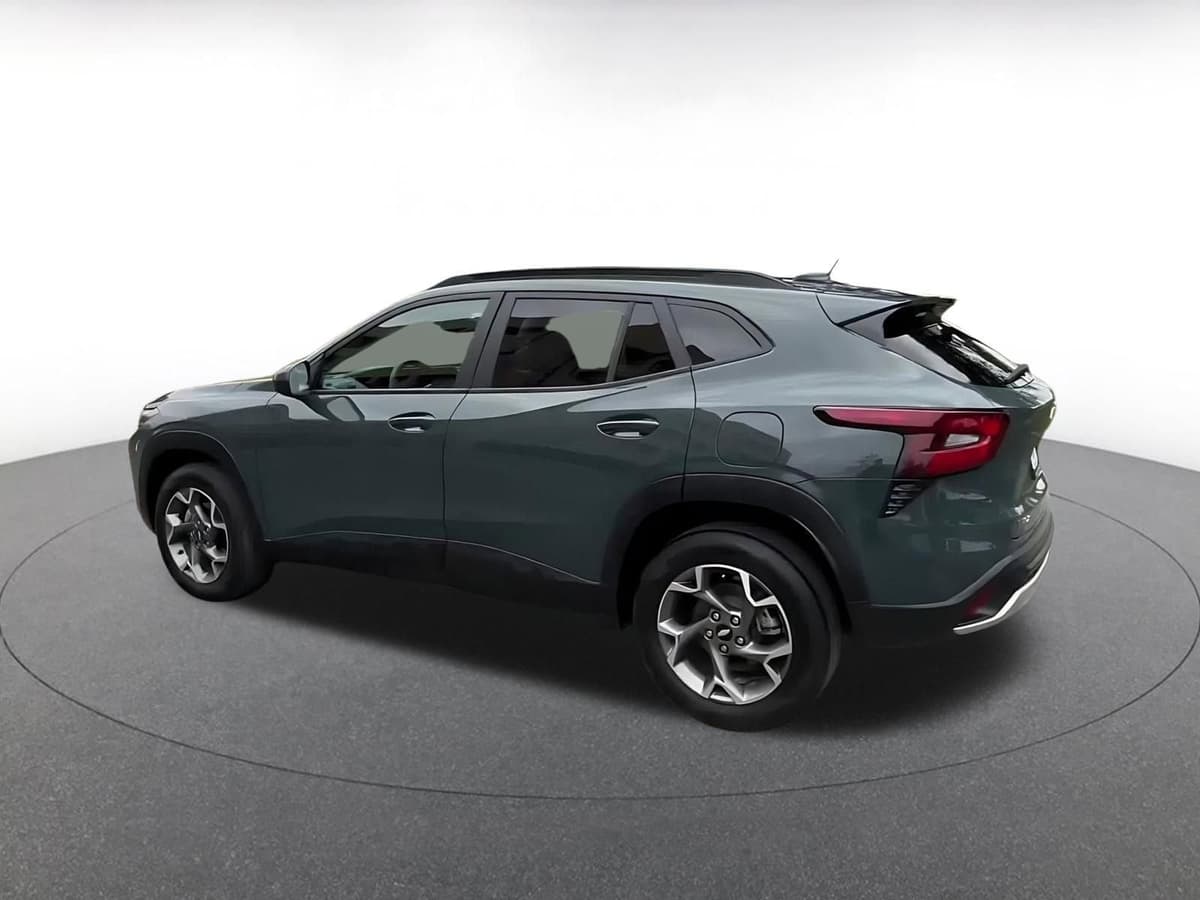 2025 Chevrolet Trax - Image 10