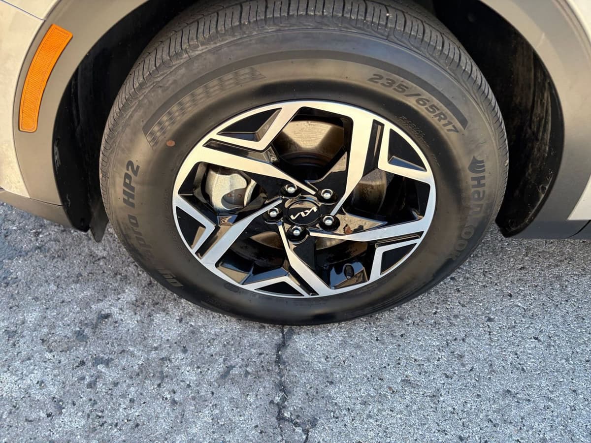 2025 Kia Sportage - Image 25