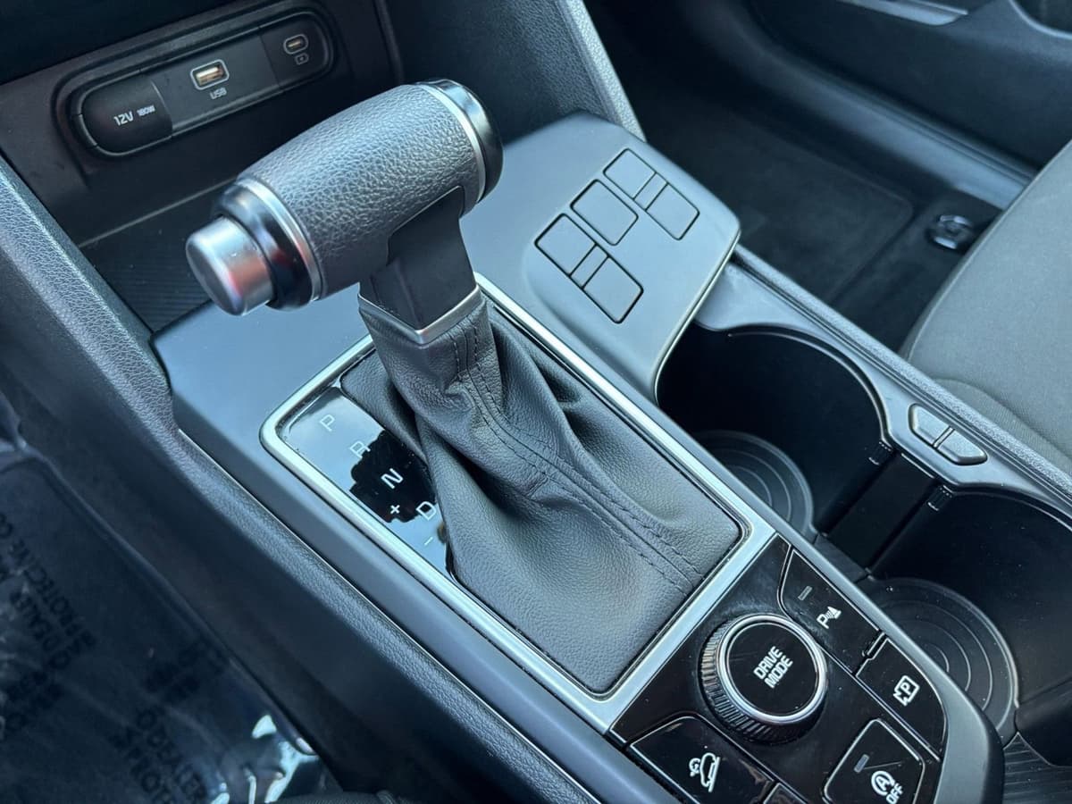 2025 Kia Sportage - Image 36