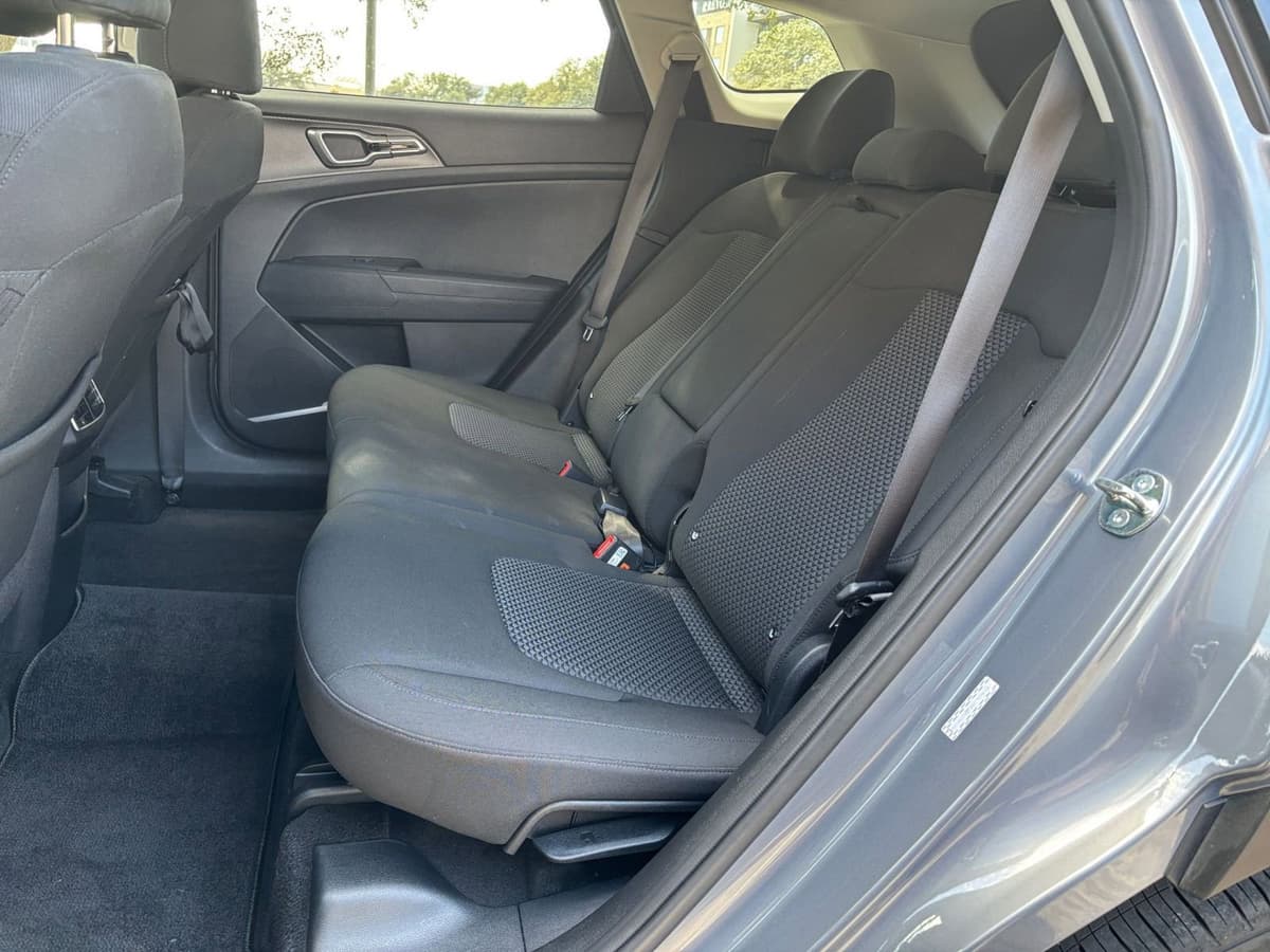 2025 Kia Sportage - Image 21