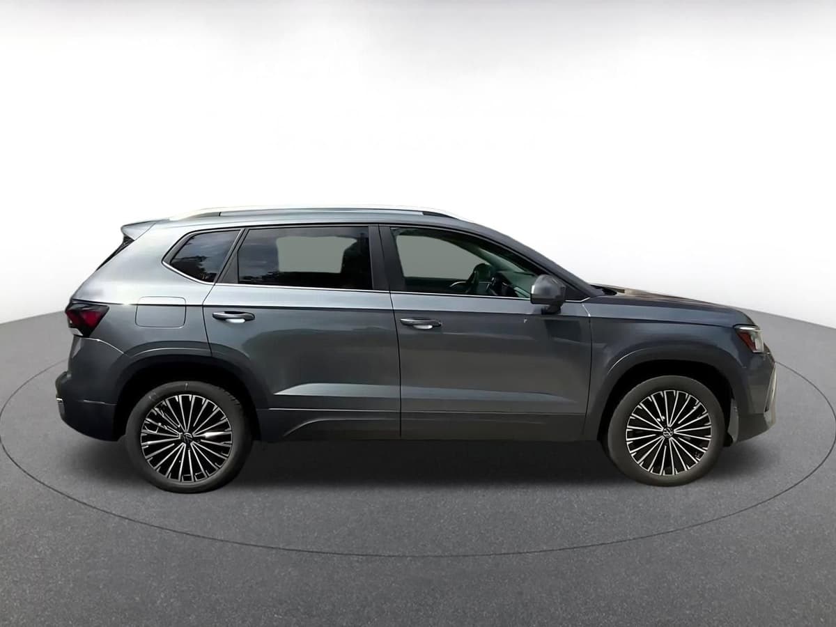 2025 Volkswagen Taos - Image 16