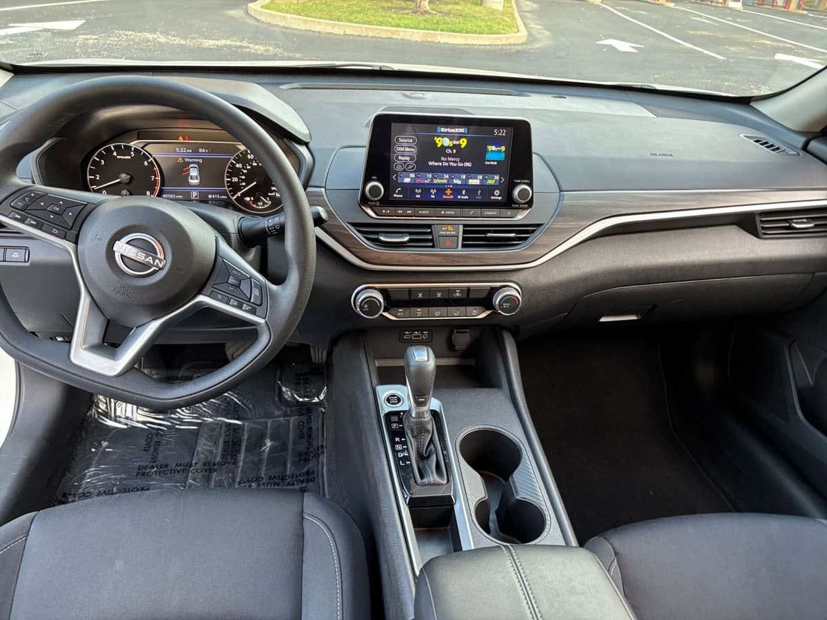 2025 Nissan Altima - Image 28