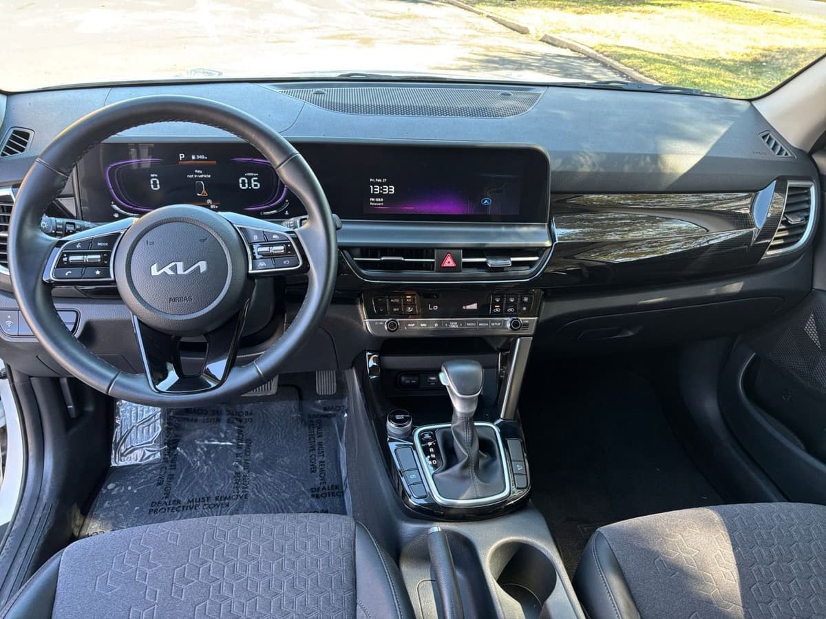 2025 Kia Seltos - Image 28