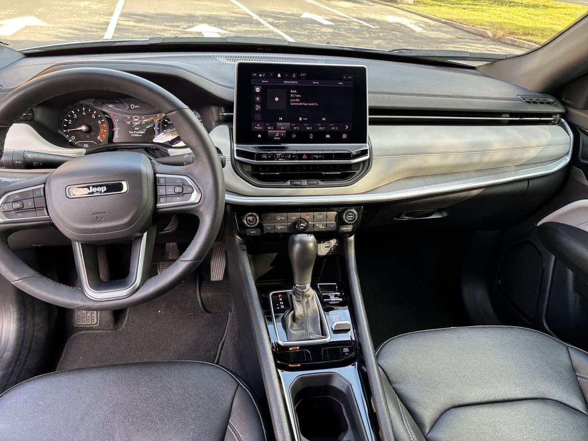 2025 Jeep Compass - Image 27