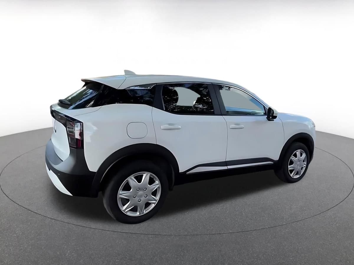 2025 Nissan Kicks - Image 13