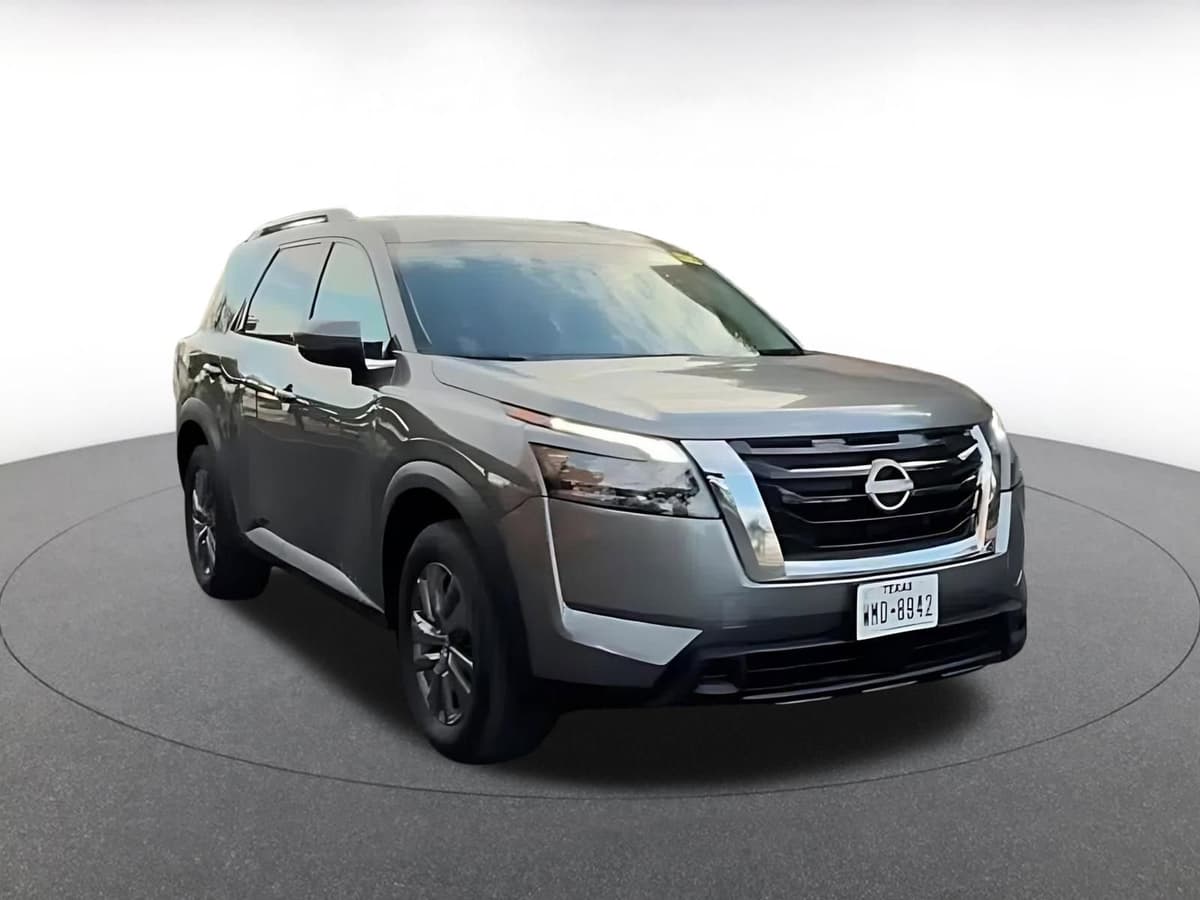 2025 Nissan Pathfinder - Image 2