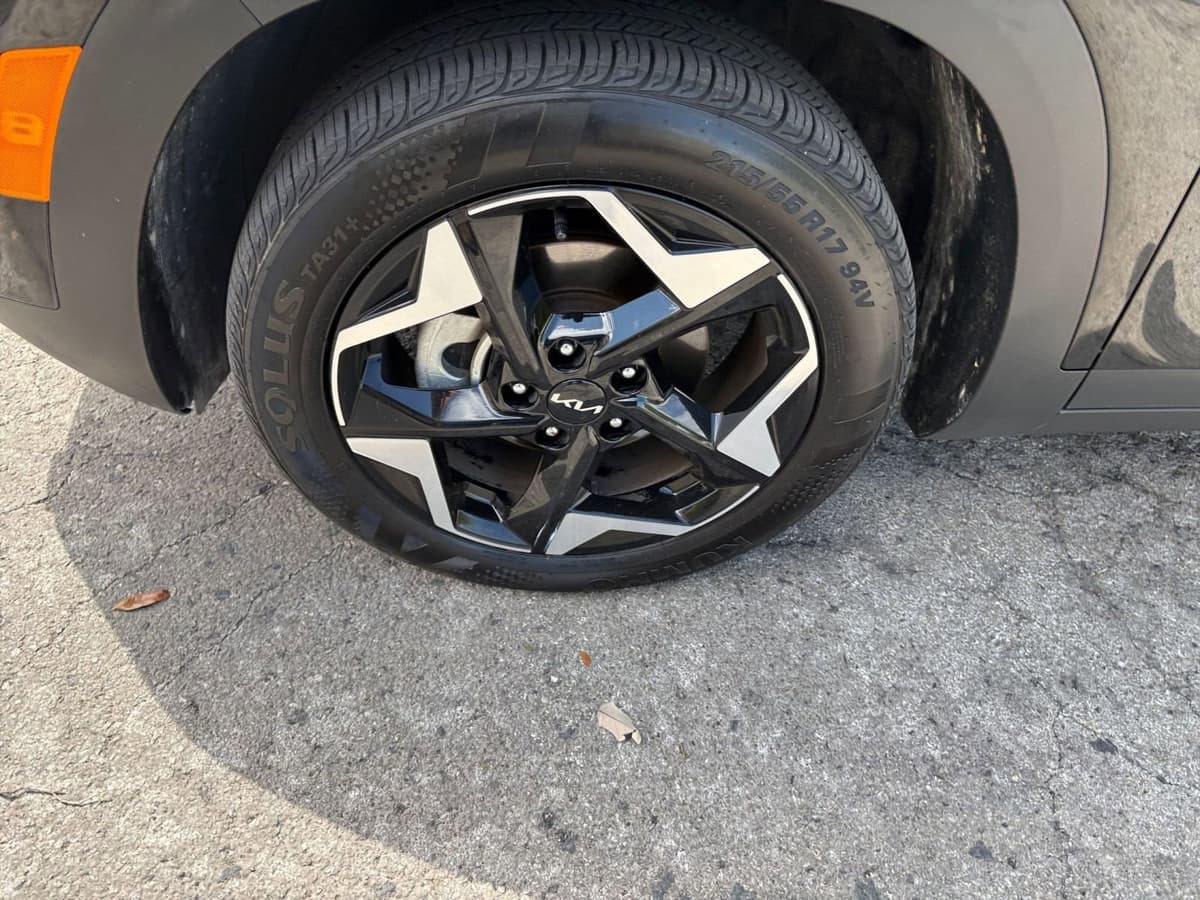 2025 Kia Seltos - Image 29