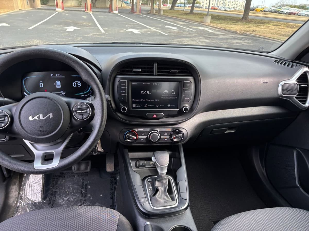 2025 Kia Soul - Image 28