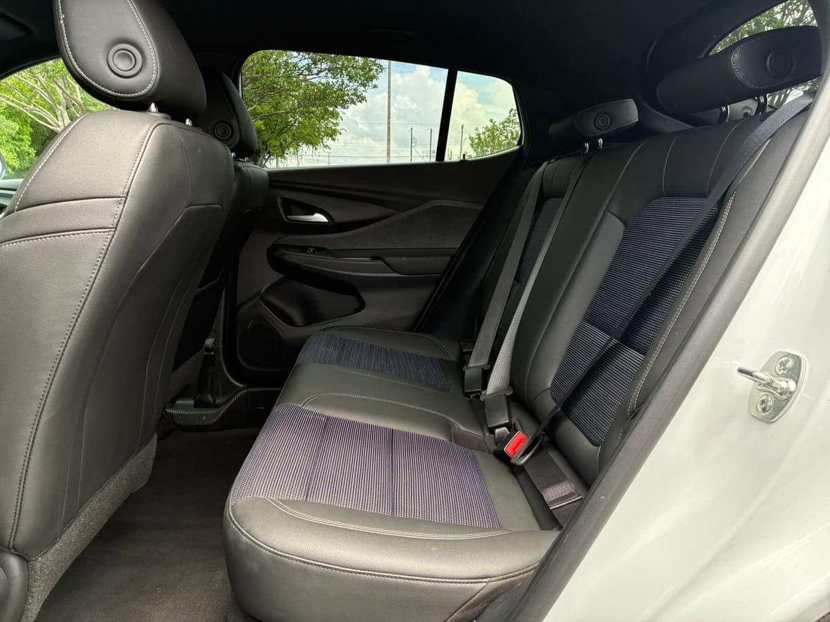 2025 Buick Envista - Image 23