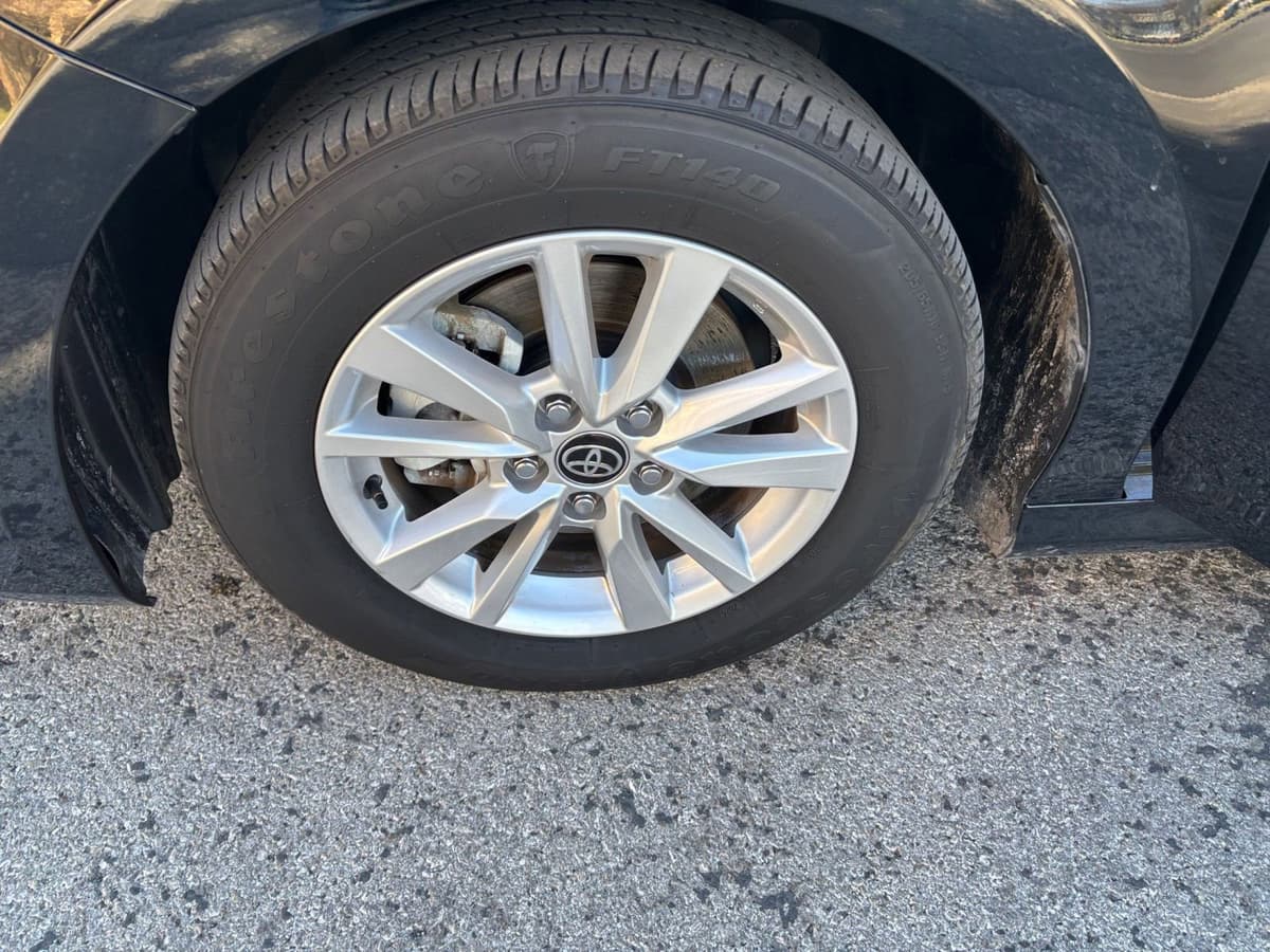 2025 Toyota Camry - Image 23