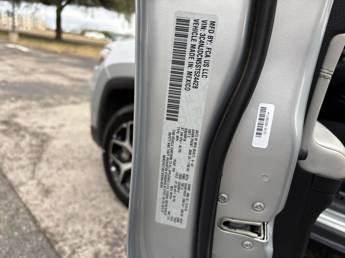 2025 Jeep Compass - Image 23