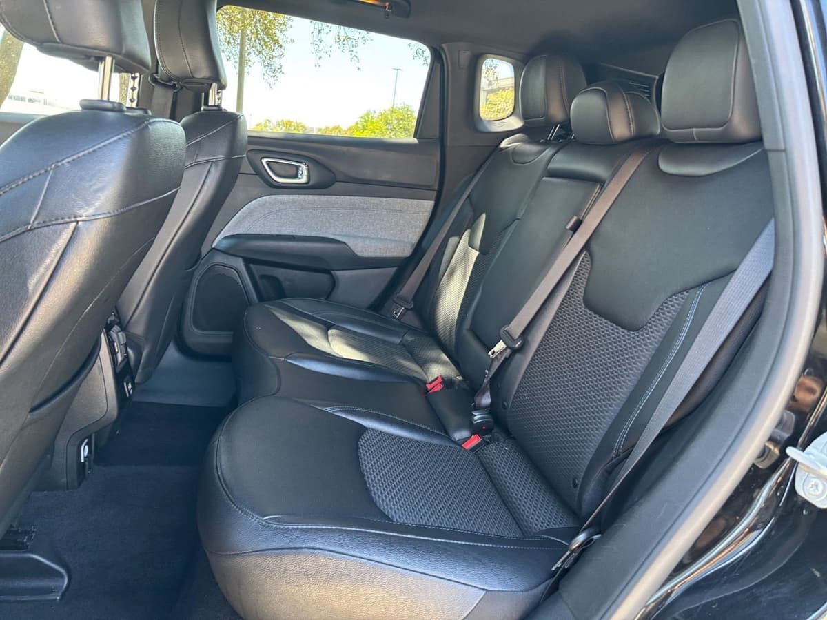 2025 Jeep Compass - Image 21