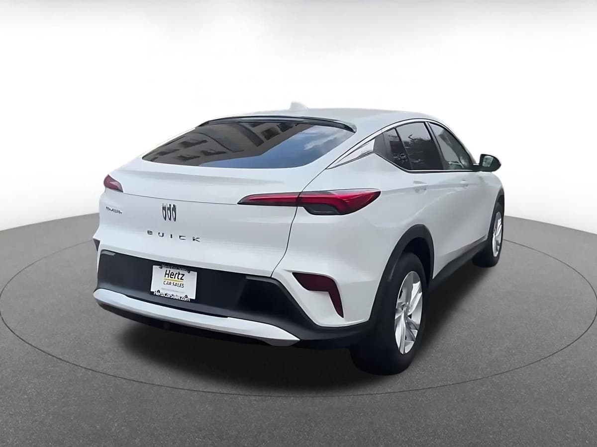 2025 Buick Envista - Image 13