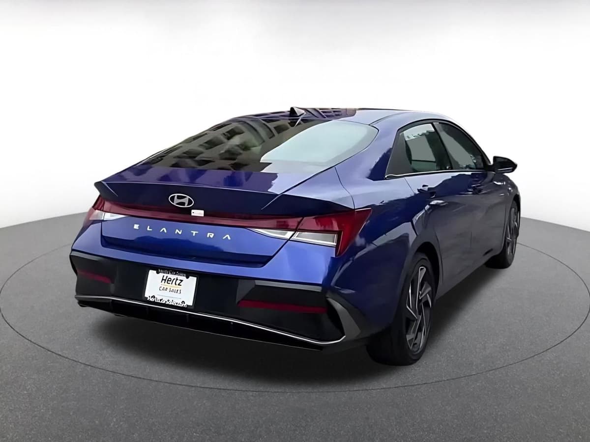2025 Hyundai Elantra - Image 12