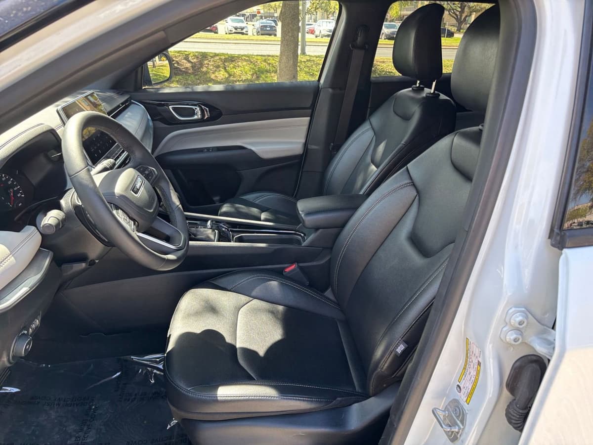 2025 Jeep Compass - Image 31