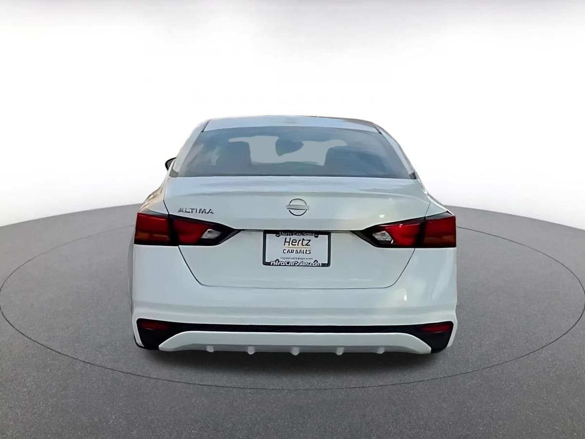 2025 Nissan Altima - Image 12