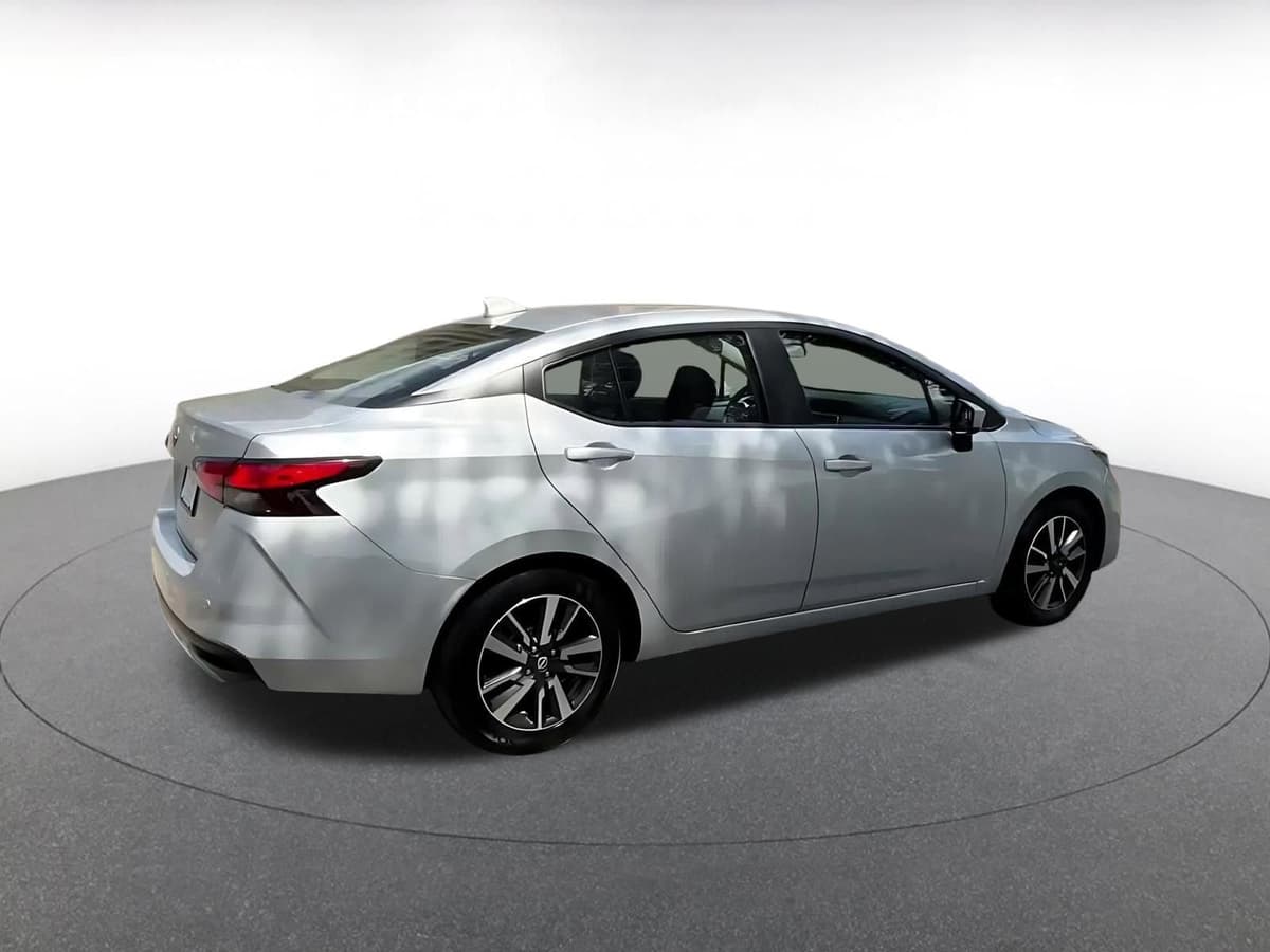 2025 Nissan Versa - Image 15