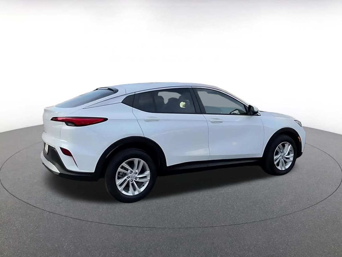 2025 Buick Envista - Image 15