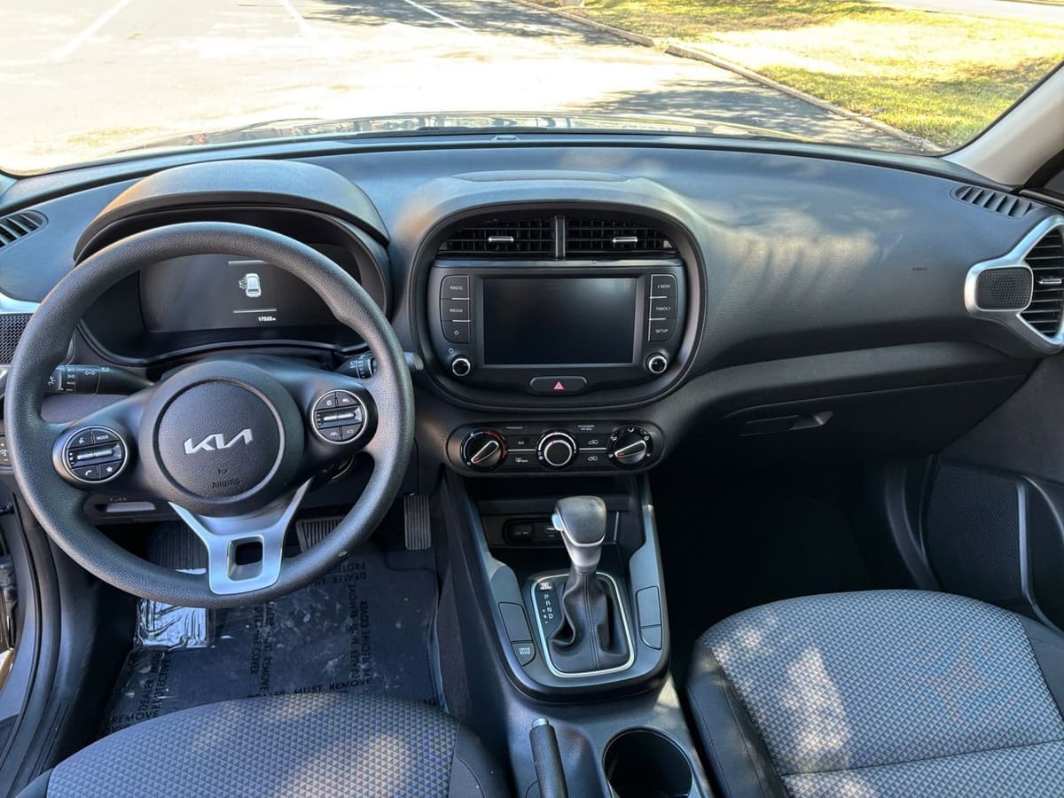 2025 Kia Soul - Image 28