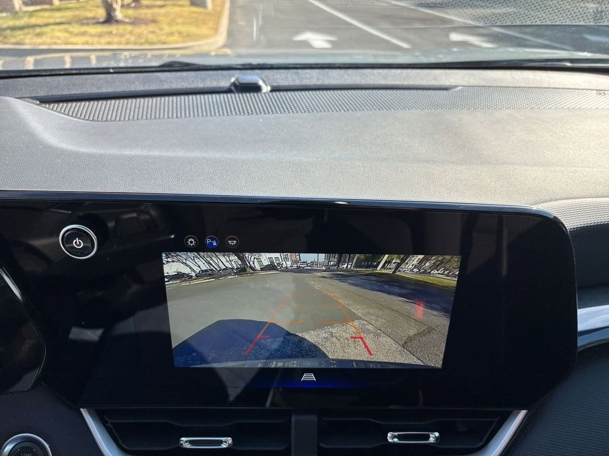 2025 Chevrolet Equinox - Image 17