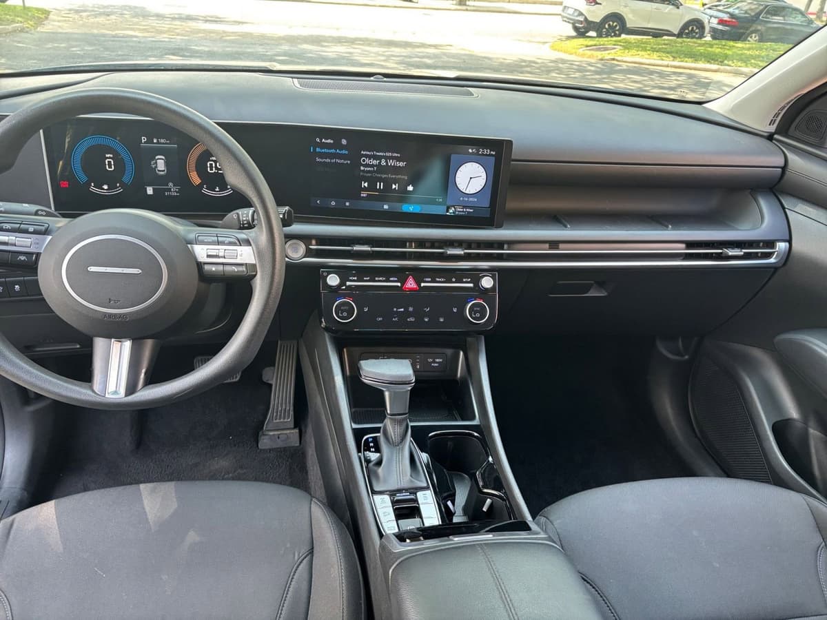 2025 Hyundai Tucson - Image 28