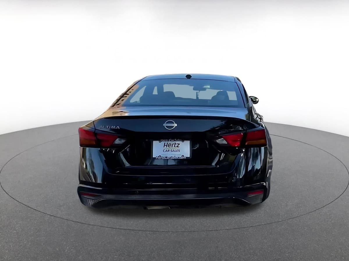 2025 Nissan Altima - Image 12