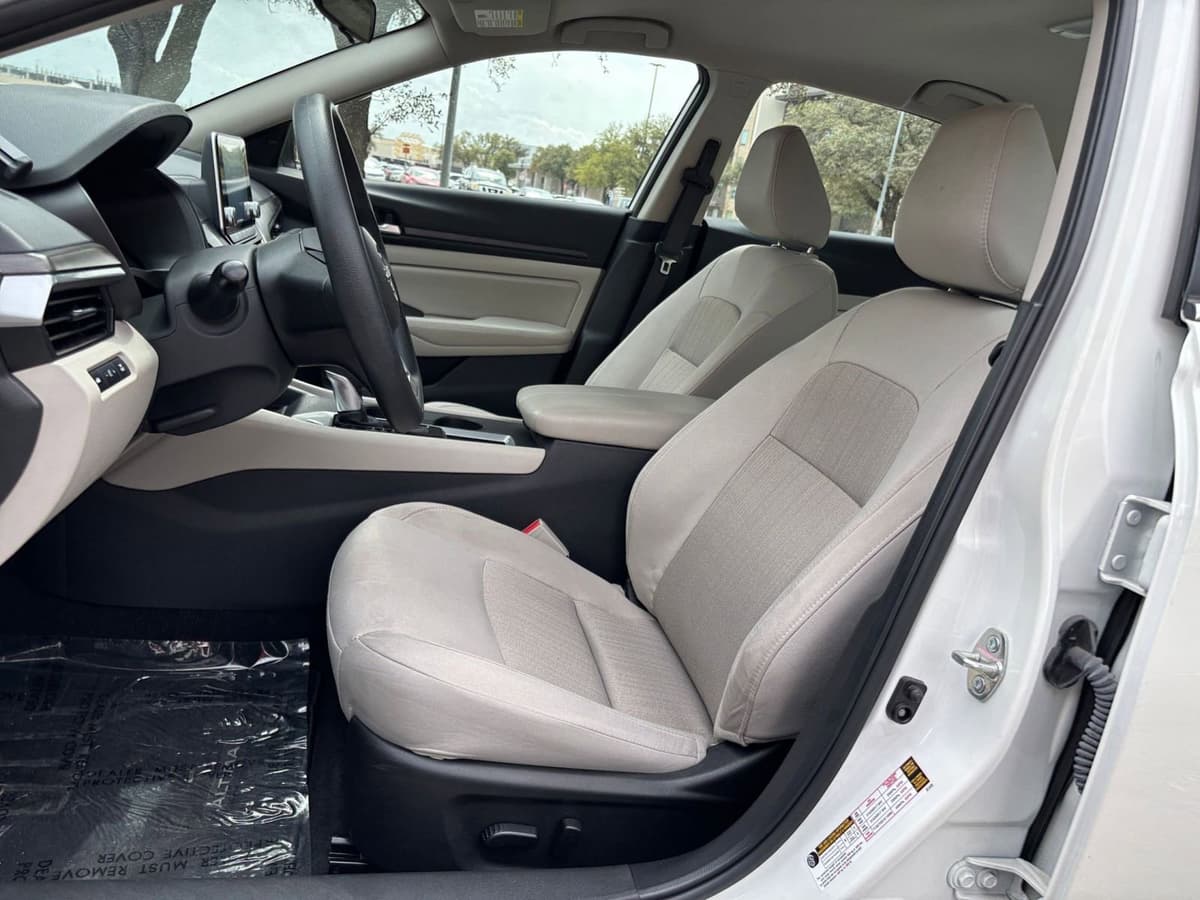 2025 Nissan Altima - Image 22