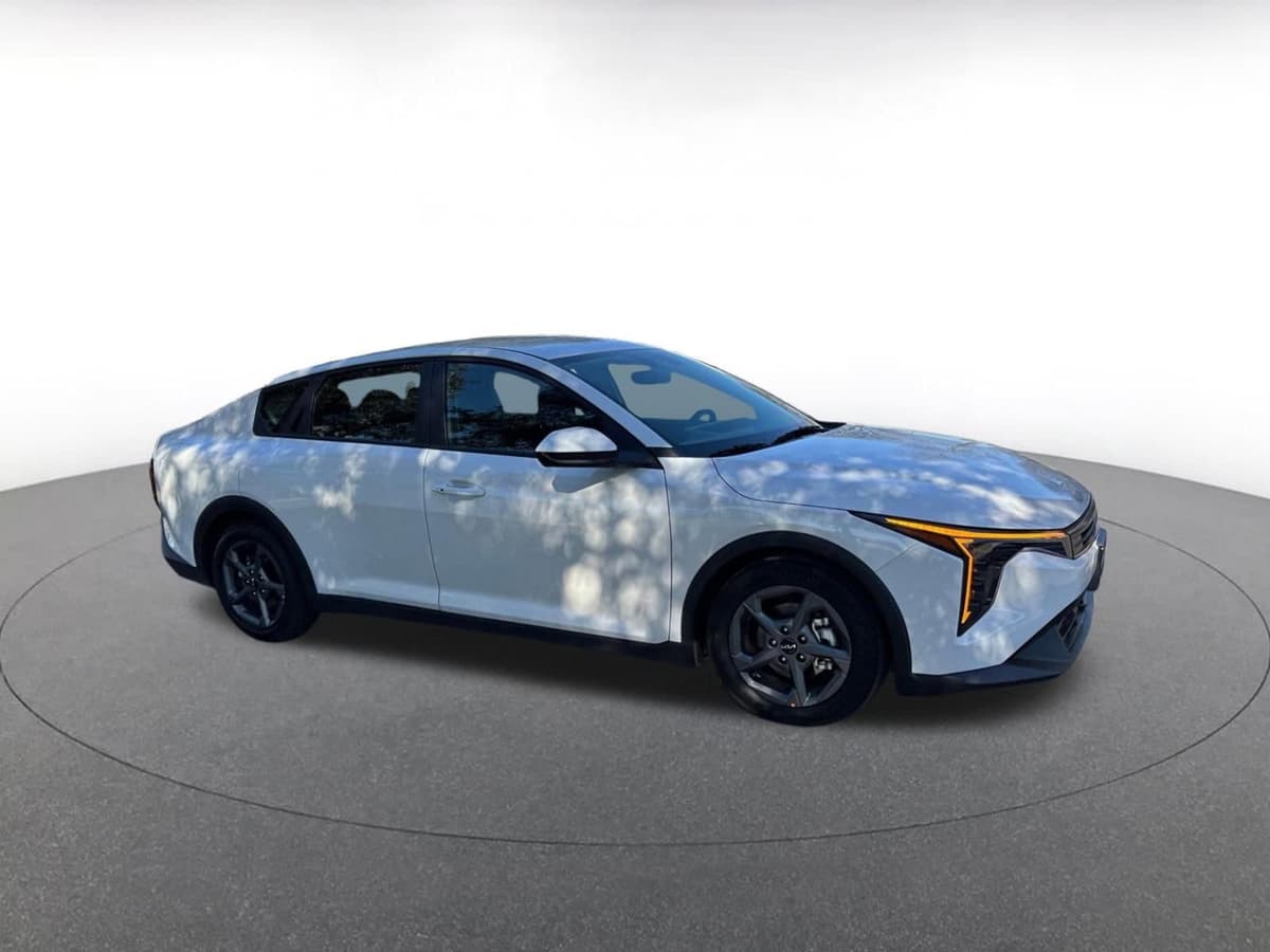 2025 Kia K4 - Image 1