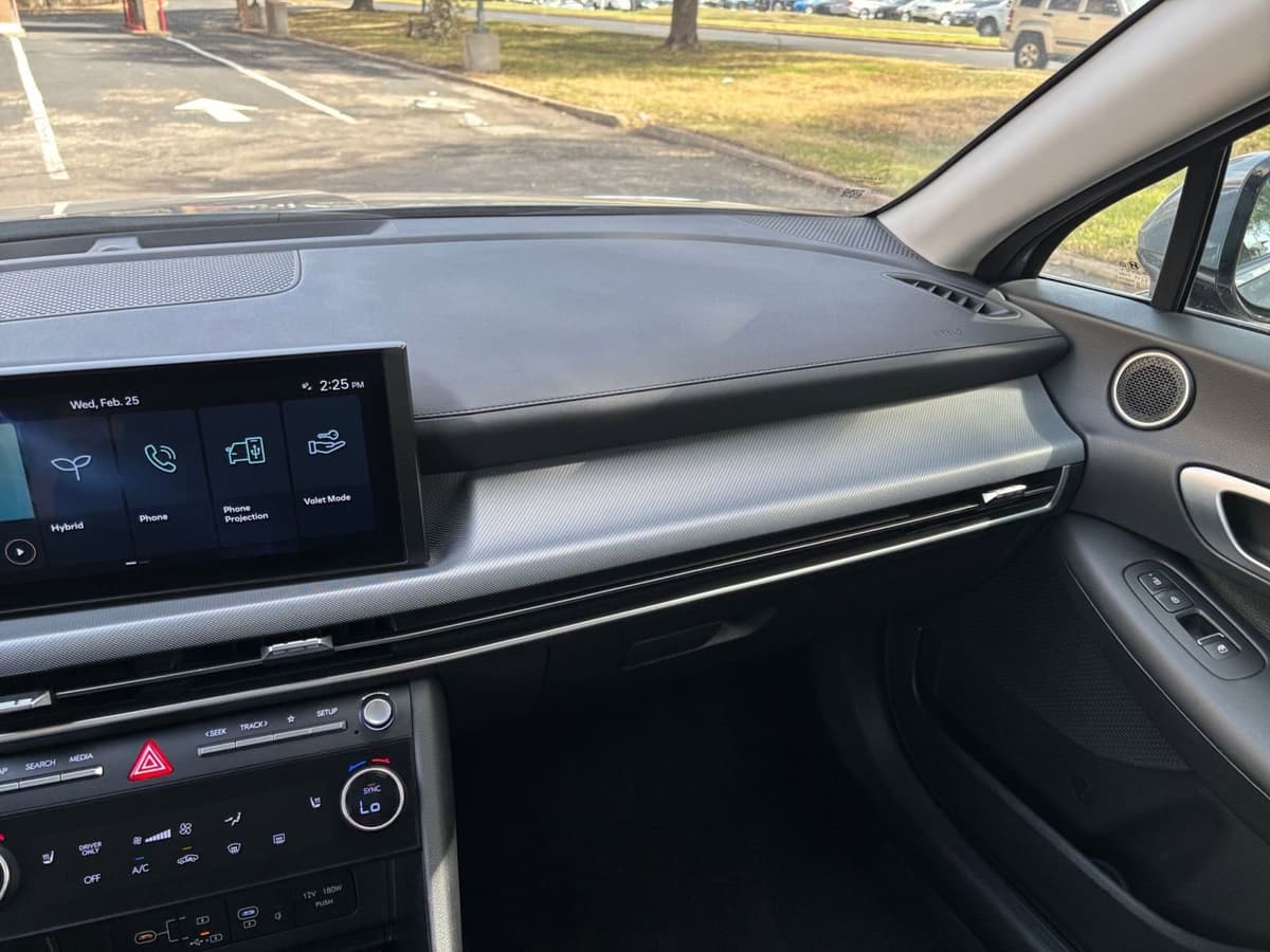 2025 Hyundai Sonata Hybrid - Image 30