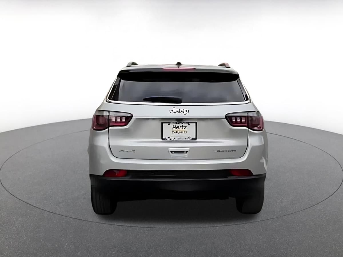 2025 Jeep Compass - Image 13